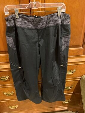 Lululemon Black Athletic Cargo Crop Pants with Heathered Waistband